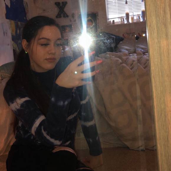 Meet your Posher, Julia - Picture 1 of 1